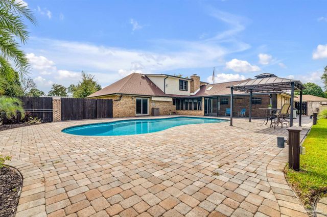 6912 Kitty Hawk Dr, Pensacola, FL 32506