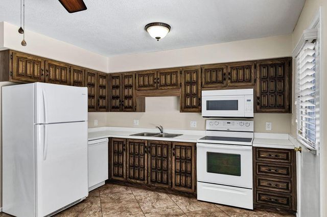 12828 N 113th Avenue Apt 3, Youngtown, AZ 85363