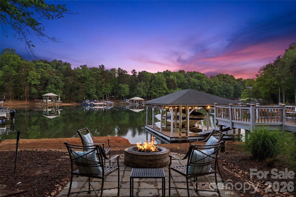 7902 Chapel Creek Drive, Denver, NC 28037