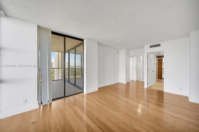 20379 W Country Club Dr 1232, Aventura, FL 33180