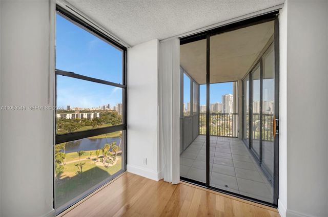 20379 W Country Club Dr 1232, Aventura, FL 33180