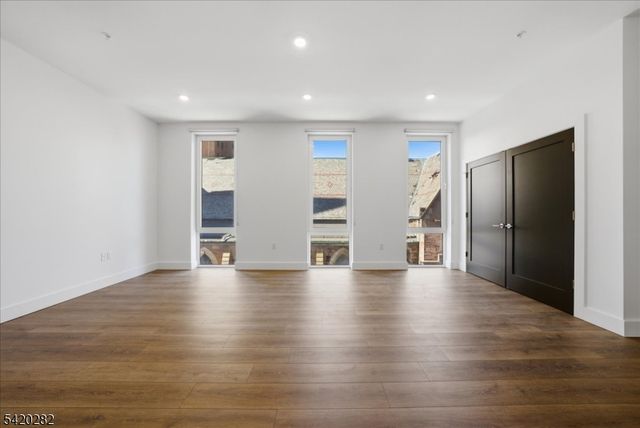 21 Lincoln Park 302, Newark City, NJ 07102