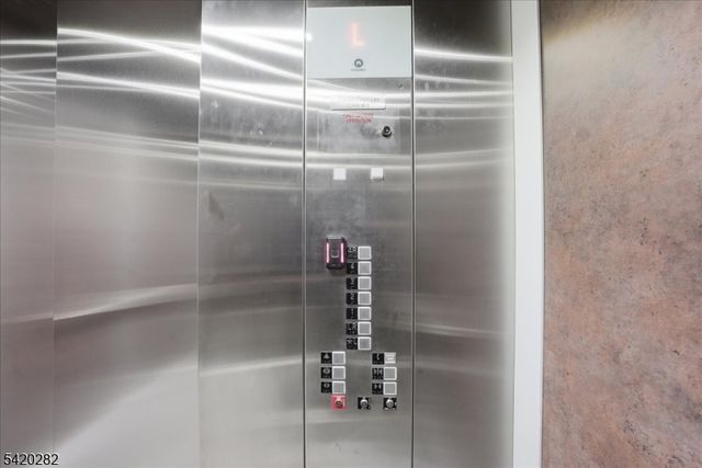 21 Lincoln Park 302, Newark City, NJ 07102