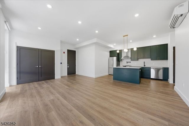 21 Lincoln Park 302, Newark City, NJ 07102