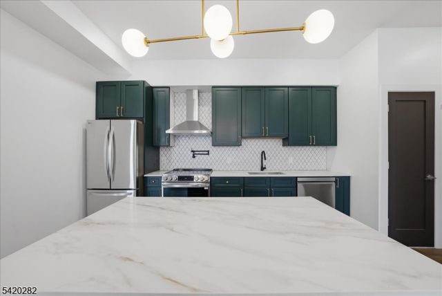 21 Lincoln Park 302, Newark City, NJ 07102