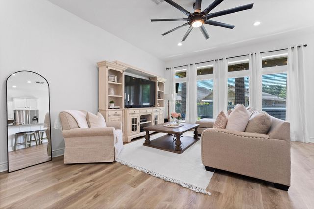 239 Forest Peak Way, Montgomery, TX 77316