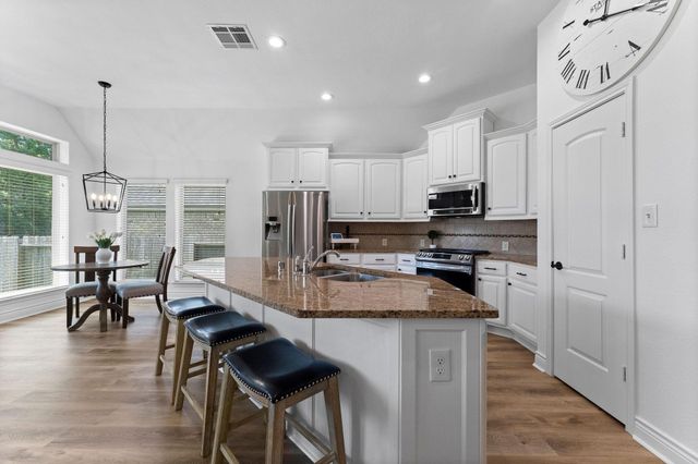 239 Forest Peak Way, Montgomery, TX 77316