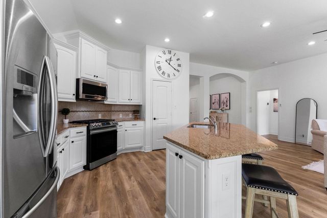 239 Forest Peak Way, Montgomery, TX 77316