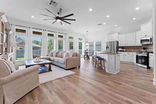 239 Forest Peak Way, Montgomery, TX 77316