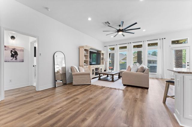 239 Forest Peak Way, Montgomery, TX 77316