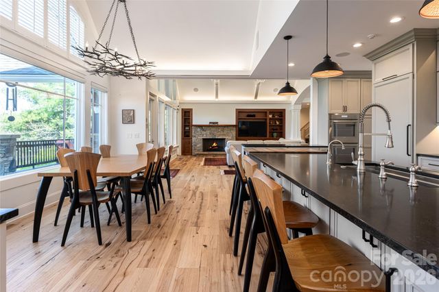9 Dianthus Drive, Asheville, NC 28803