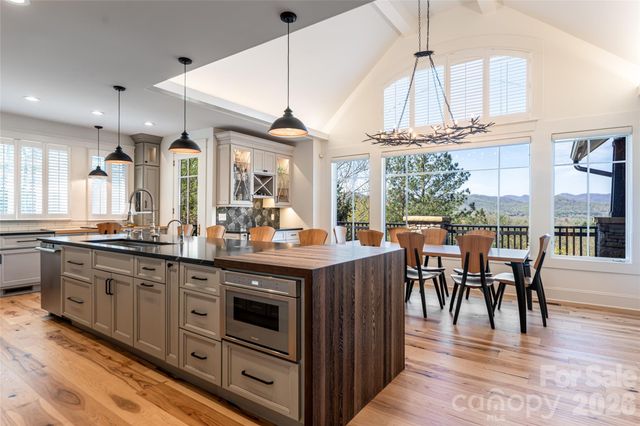 9 Dianthus Drive, Asheville, NC 28803