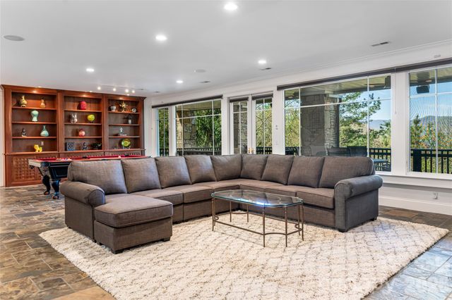 9 Dianthus Drive, Asheville, NC 28803