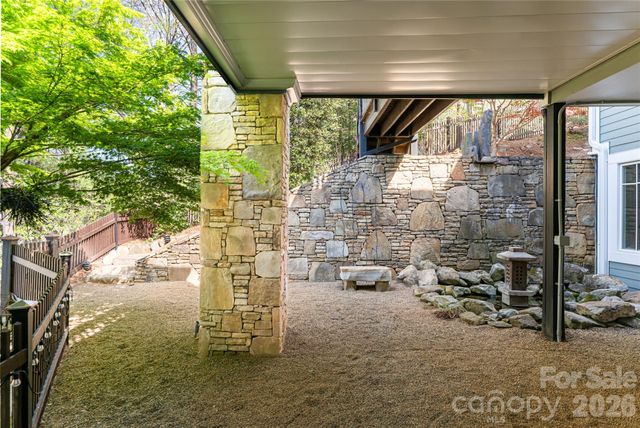 9 Dianthus Drive, Asheville, NC 28803