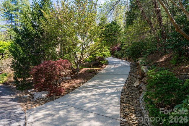 9 Dianthus Drive, Asheville, NC 28803