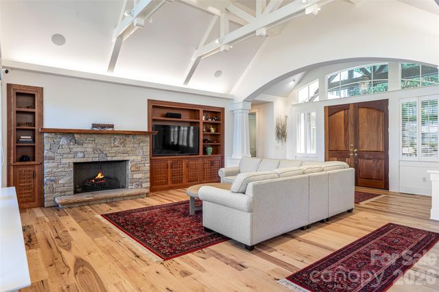 9 Dianthus Drive, Asheville, NC 28803