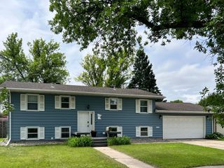 907 22nd Avenue S, Moorhead, MN 56560