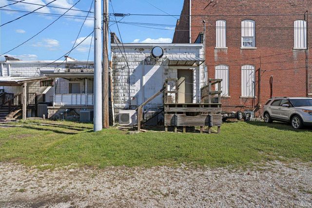 105 N McCreary Street, Fort Branch, IN 47648