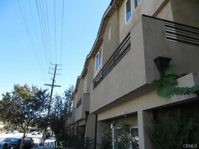 5555 Carpenter 4, Valley Village, CA 91607