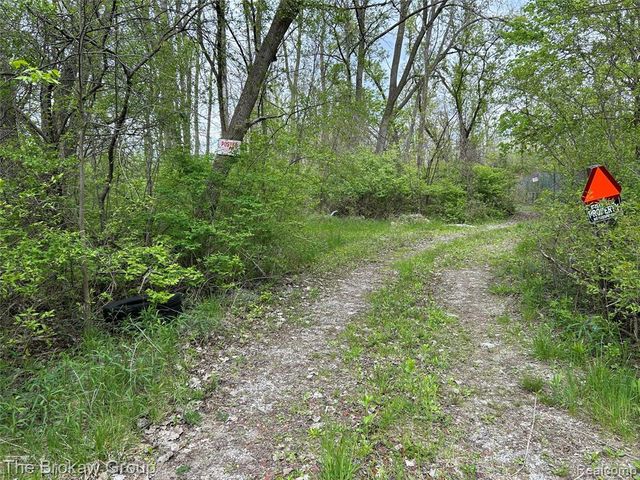6120 Kelly Road, Flushing, MI 48433