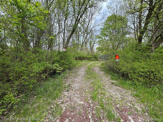 6120 Kelly Road, Flushing, MI 48433