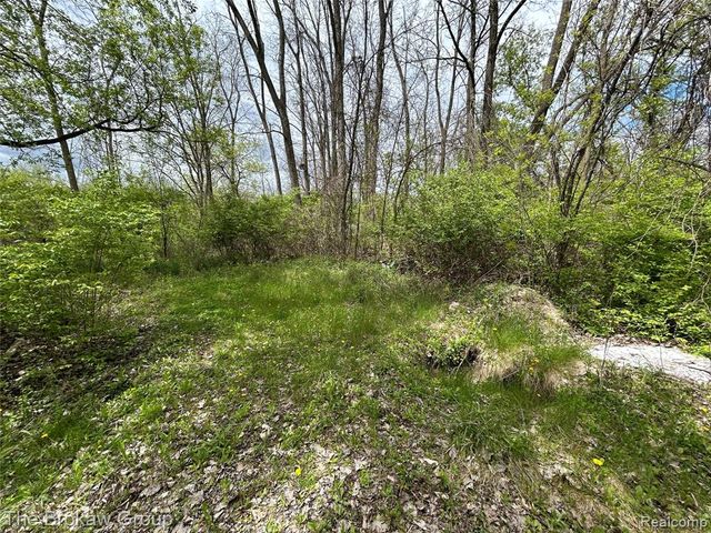 6120 Kelly Road, Flushing, MI 48433