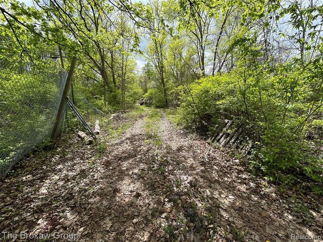 6120 Kelly Road, Flushing, MI 48433