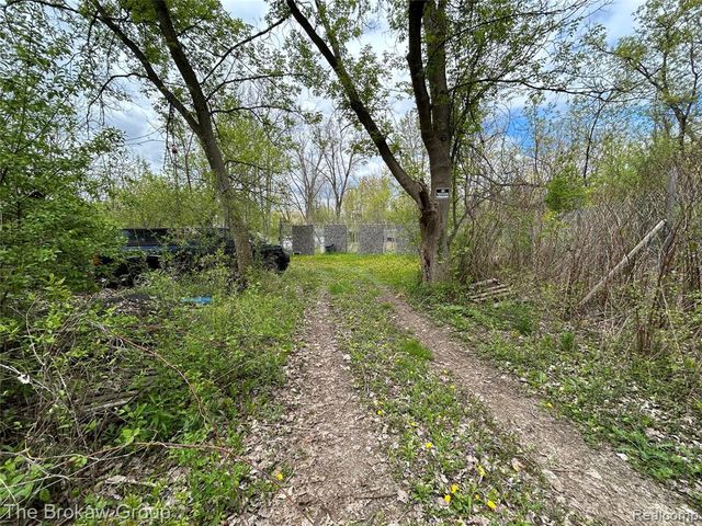 6120 Kelly Road, Flushing, MI 48433