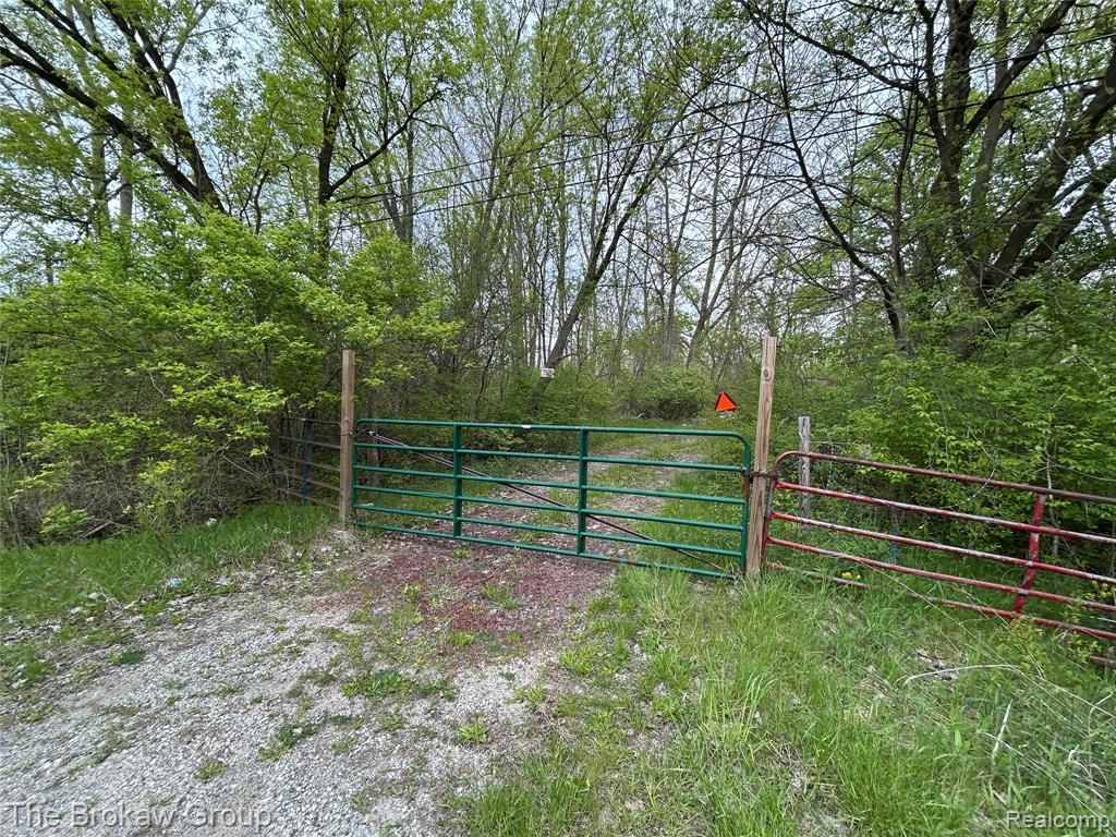 6120 Kelly Road, Flushing, MI 48433