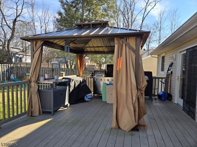 22 Lloyd Ave, Stanhope Boro, NJ 07874