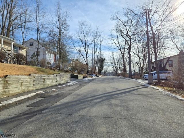 22 Lloyd Ave, Stanhope Boro, NJ 07874