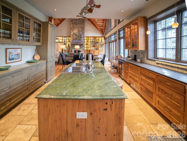 2186 Long Rifle Ridge Road, Nebo, NC 28761