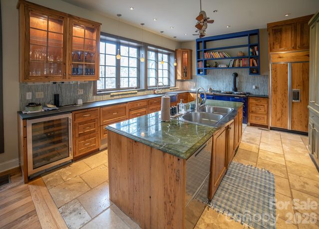 2186 Long Rifle Ridge Road, Nebo, NC 28761