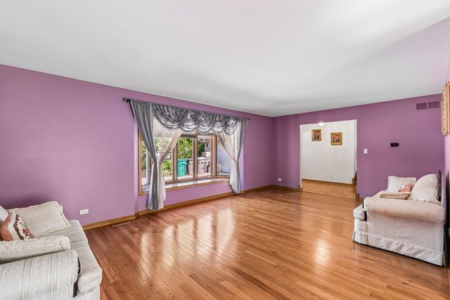 16803 92nd Avenue, Orland Hills, IL 60487
