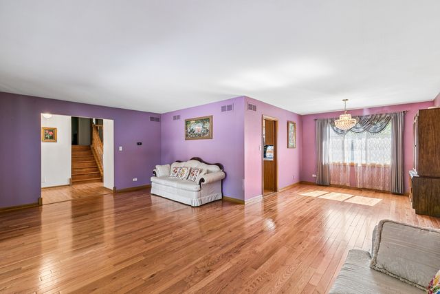 16803 92nd Avenue, Orland Hills, IL 60487