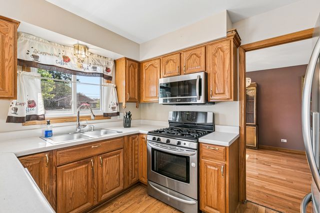 16803 92nd Avenue, Orland Hills, IL 60487