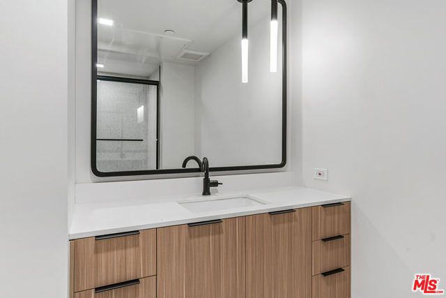 3688 Overland Avenue 324, Los Angeles, CA 90034