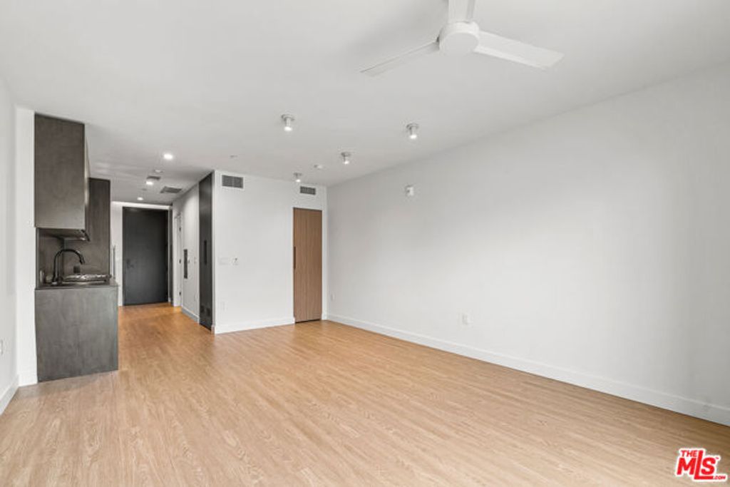 3688 Overland Avenue 324, Los Angeles, CA 90034