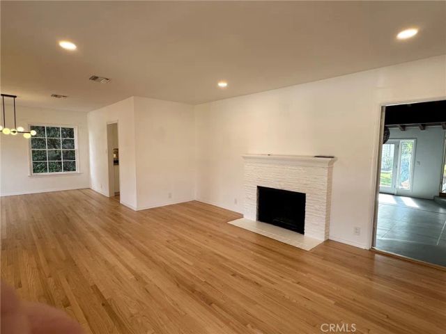 15440 Dickens Street, Sherman Oaks, CA 91403