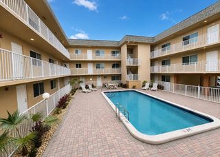 7910 Taft Street 208, Pembroke Pines, FL 33024
