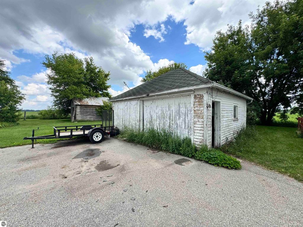 Image 19 of property listing at 8611 S Wise Road, Shepherd, MI 48883