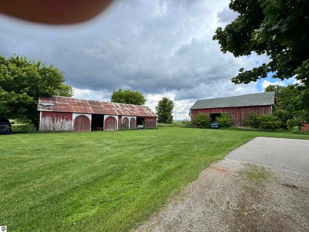 Image 21 of property listing at 8611 S Wise Road, Shepherd, MI 48883