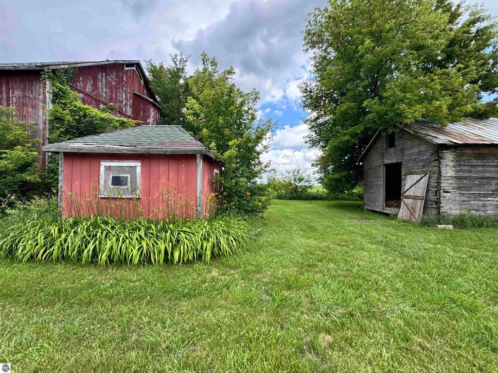 Image 22 of property listing at 8611 S Wise Road, Shepherd, MI 48883