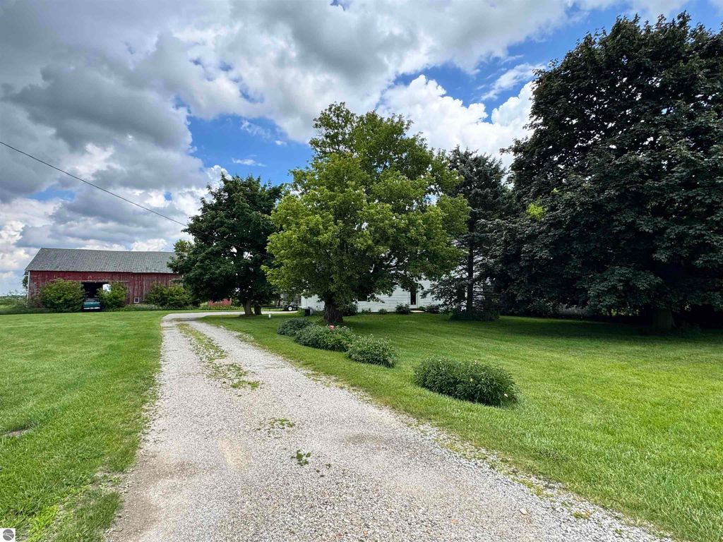 Image 25 of property listing at 8611 S Wise Road, Shepherd, MI 48883