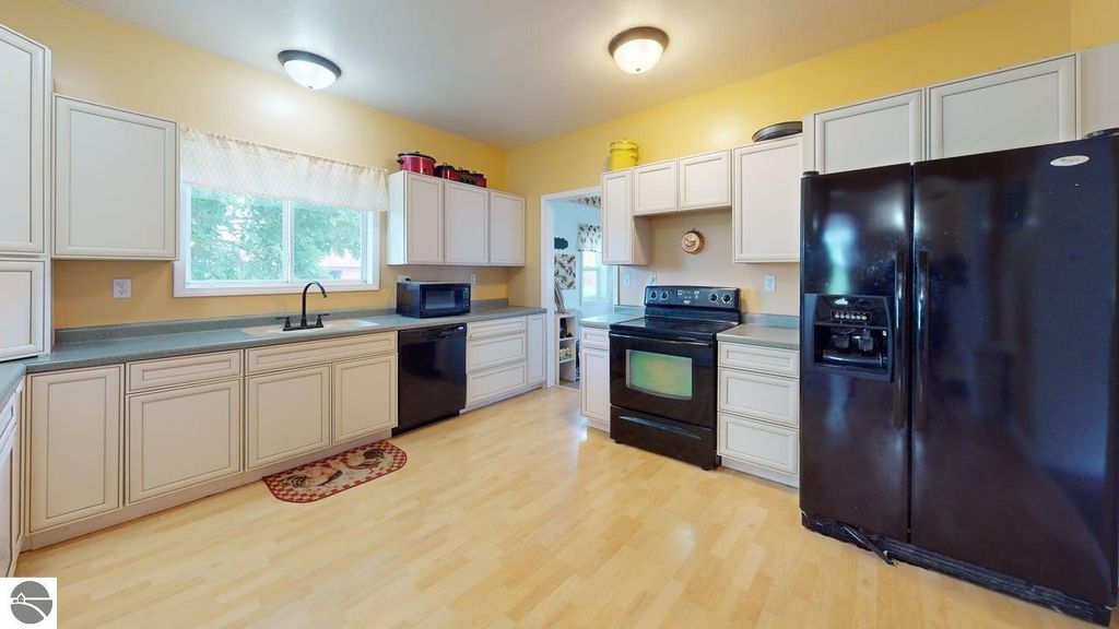 Image 34 of property listing at 8611 S Wise Road, Shepherd, MI 48883