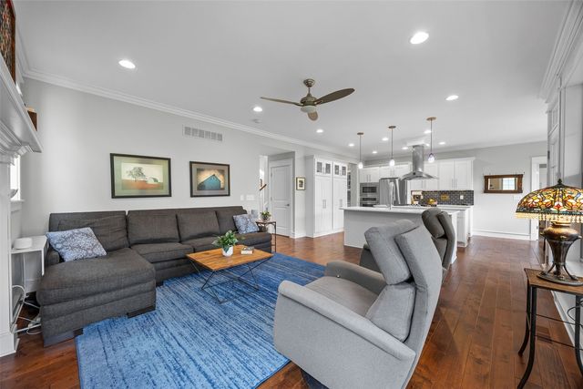 720 Walker Circle, Iowa City, IA 52245