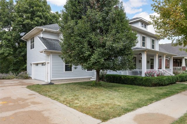 720 Walker Circle, Iowa City, IA 52245