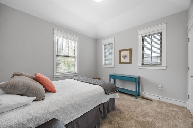 720 Walker Circle, Iowa City, IA 52245