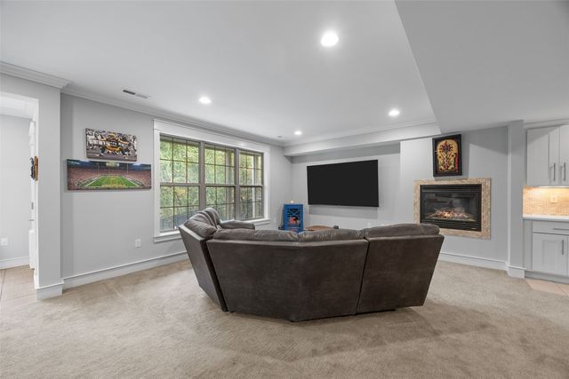 720 Walker Circle, Iowa City, IA 52245