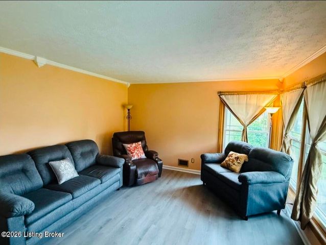 3608 Nellie Bly Dr, Louisville, KY 40213